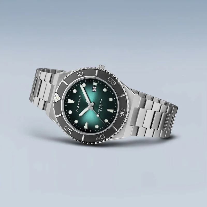 Bering Classic 18940-708 Herrenuhr • Kratzfestes Saphirglas • Grünes Sunray-Zifferblatt