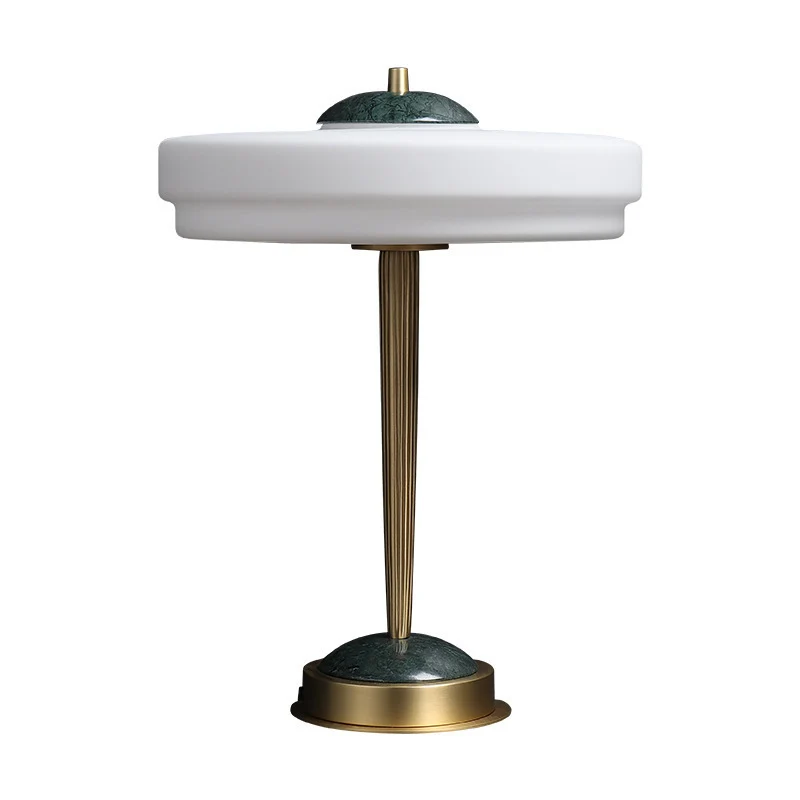 Moderne Minimalistische Tischlampe mit elegantem Globus-Design