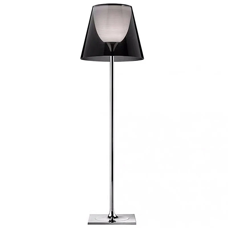 Moderne Minimalistische Stehleuchte mit verstellbarem Schirm