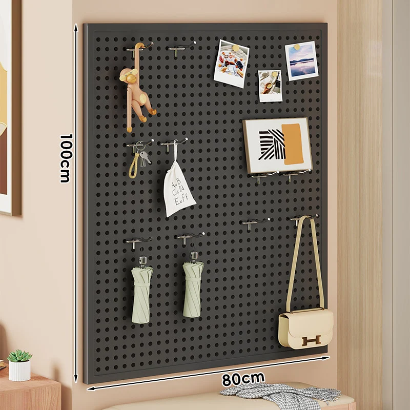 Wandmontiertes Lochplatten-Organisationspaneel mit modularen Haken