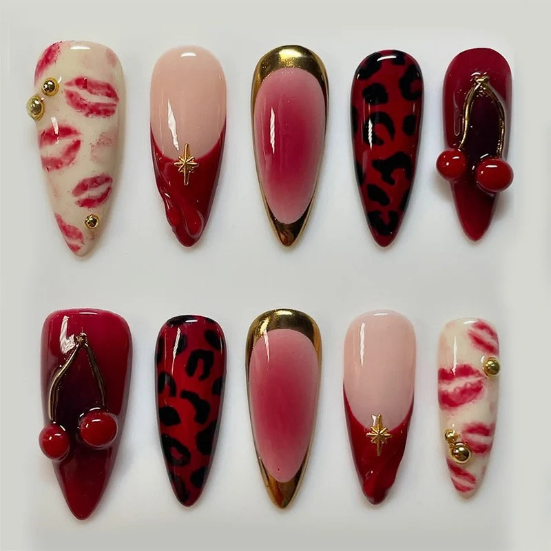 Romantisches Kuss-inspiriertes Press-On Nagelkunstset
