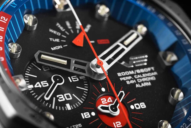 Vostok Europe Atomic Age YM86-640A696 Herrenuhr • Tritium-Beleuchtung • Ewiger Kalender