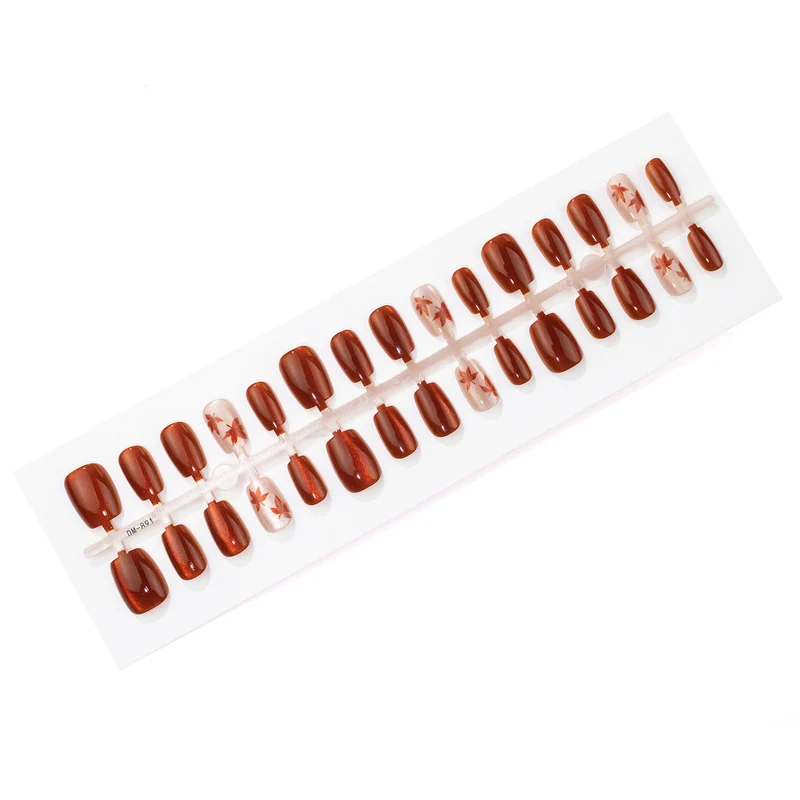 Manuelle Press-On Nagelset mit Herbstblattdesign