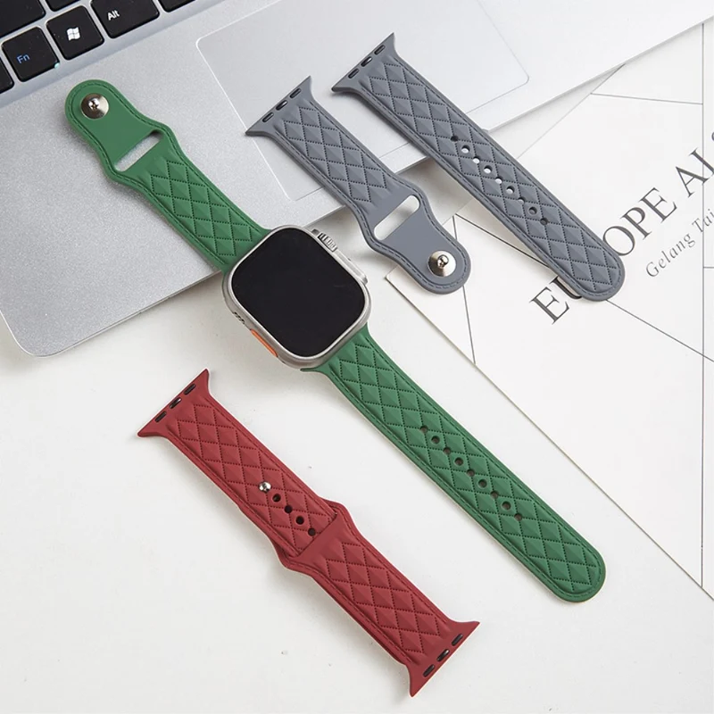 Apple Watch Series 9 41mm textured silicone strap