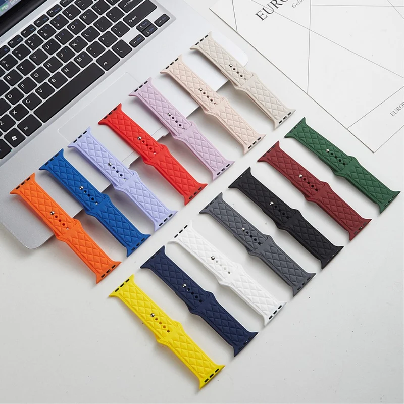 Apple Watch Series 9 41mm textured silicone strap