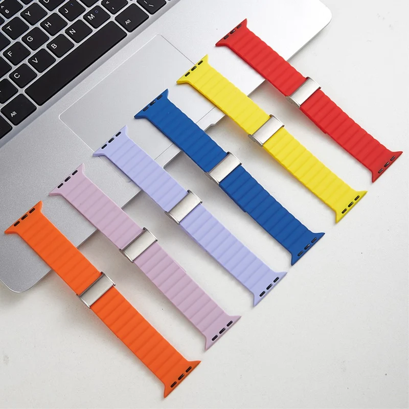 Apple Watch Series 9 41mm silicone strap