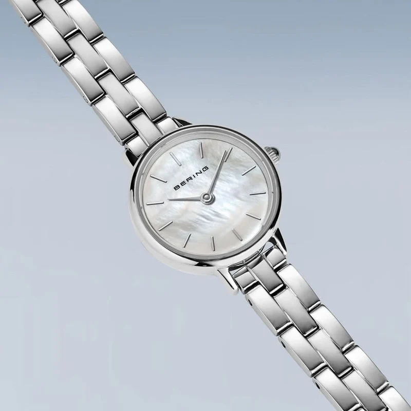 Bering Classic 11022-704 Damenuhr • Kratzfestes Saphirglas • Perlmutt-Zifferblatt
