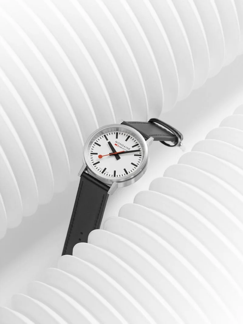 Mondaine stop2go MST.4101B.LBV.2SE Herrenuhr • SBB Design
