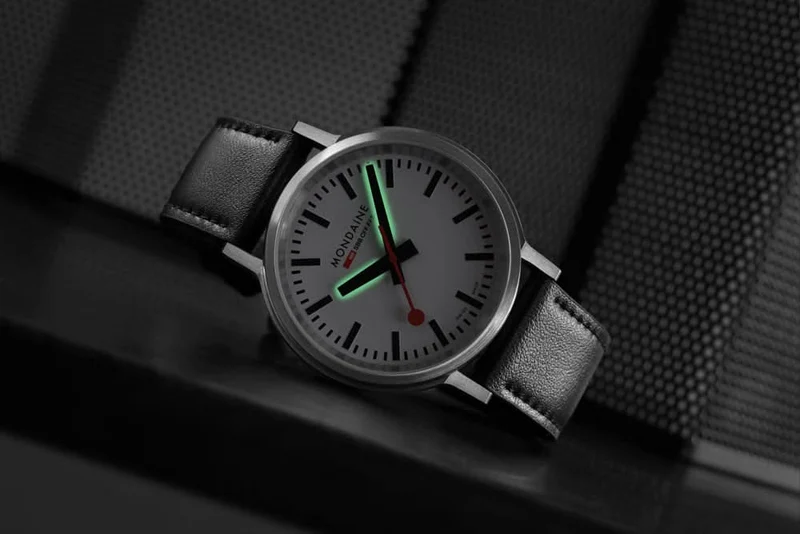 Mondaine stop2go MST.4101B.LBV.2SE Herrenuhr • SBB Design