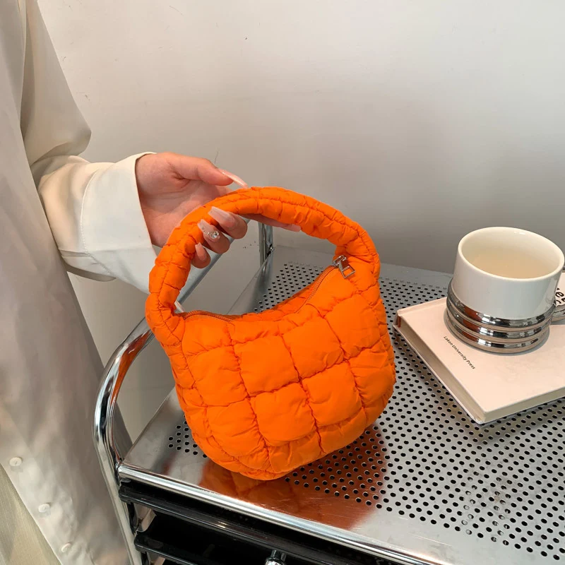 Gepuffte Schultertasche