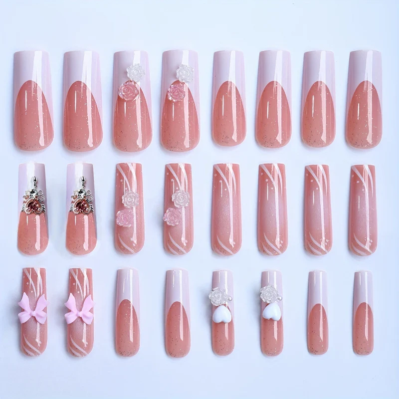 Verzierte Press-On Nagelset mit Blumen- und Schleifenakzenten