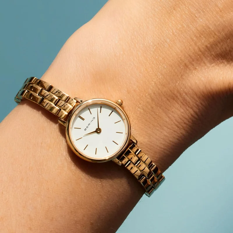 Bering Classic 11022-734 Damenuhr • Saphirglas • Slim Design