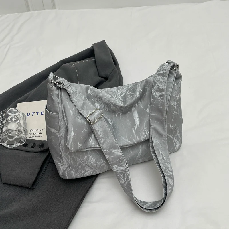Texturierte schlabberige Schultertasche