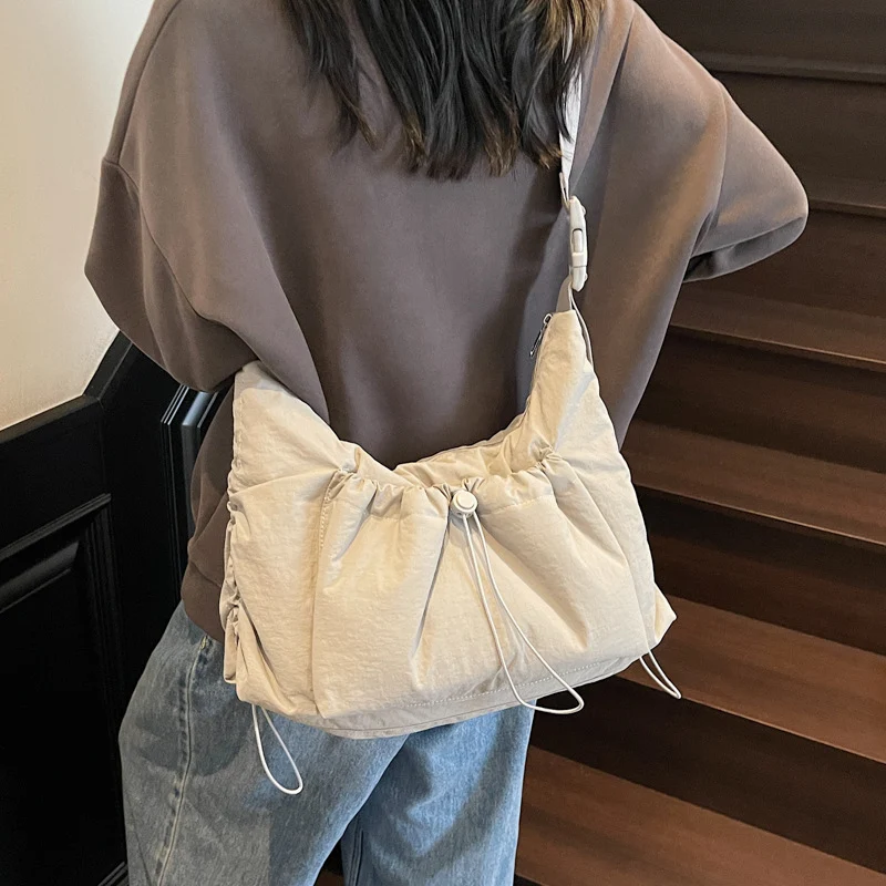 Lässig funktionale Slingtasche
