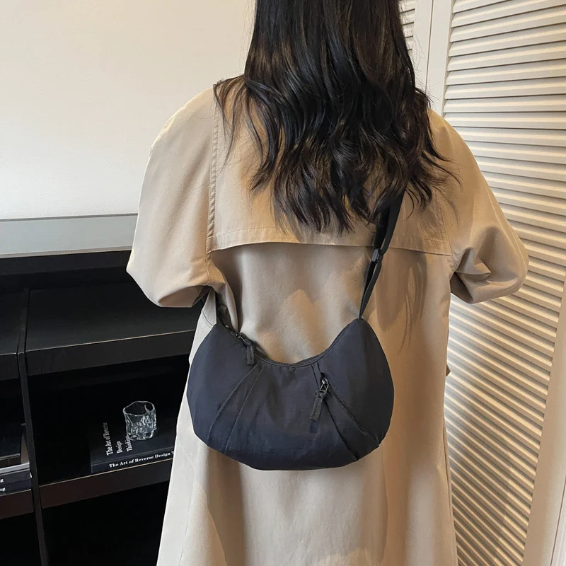 Verstellbare Schultertasche mit Tragegurt