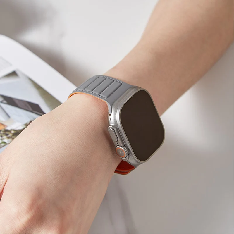 Apple Watch Series 8 (45mm) / Watch Ultra color match silicone strap - Grey / Orange