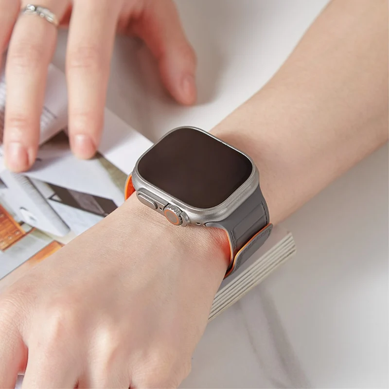Apple Watch Series 8 (41mm) color match silicone strap - Grey / Orange