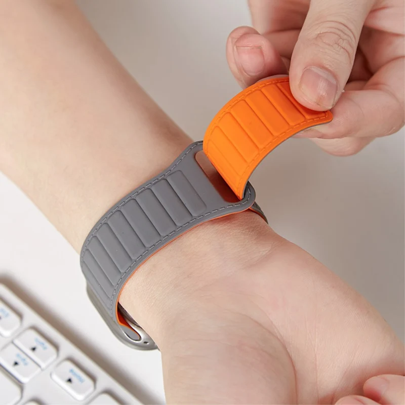 Apple Watch Series 8 (41mm) color match silicone strap - Grey / Orange
