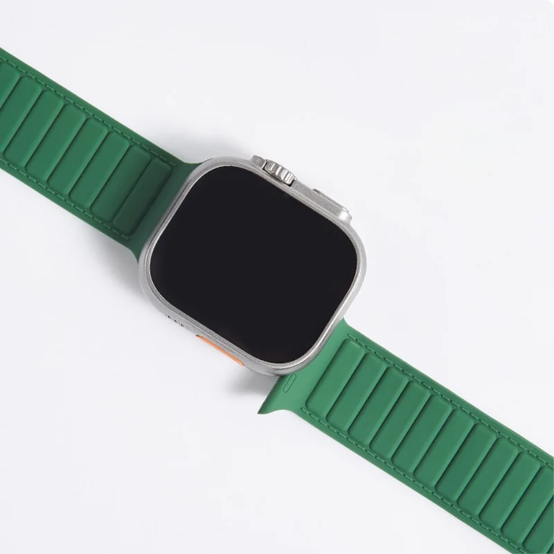 Apple Watch Series 8 (41mm) color match silicone strap - Grey / Orange