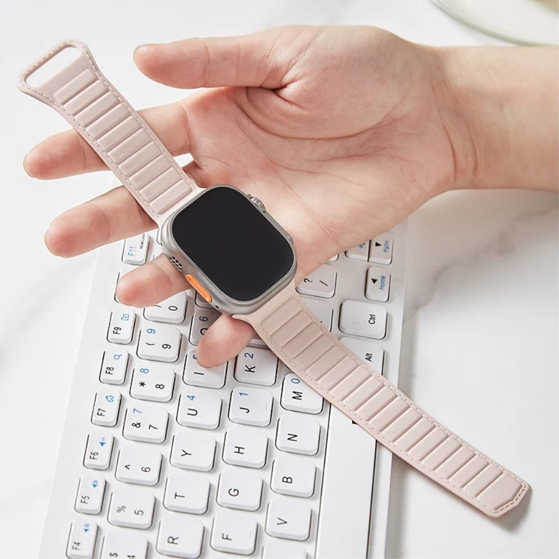 Apple Watch Series 8 (41mm) color match silicone strap - Grey / Orange