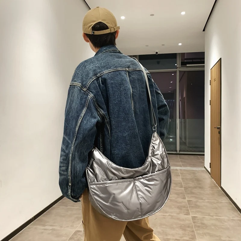 Lässige gepolsterte Schultertasche