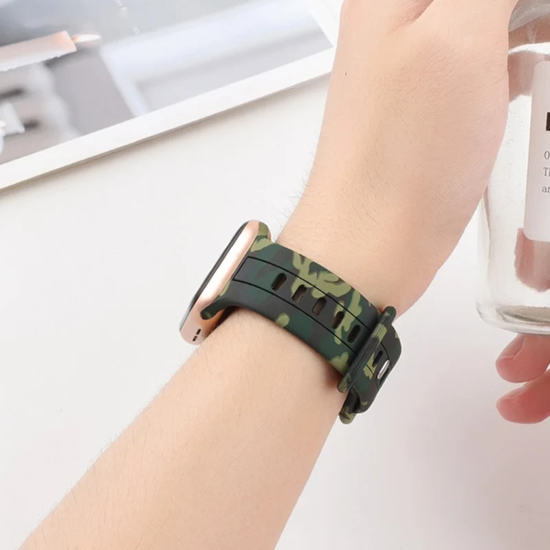 Apple Watch Series 8 (41mm) camouflage silicone strap - Army Green