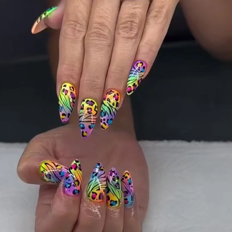 Wildtier Druck Nagelkunst