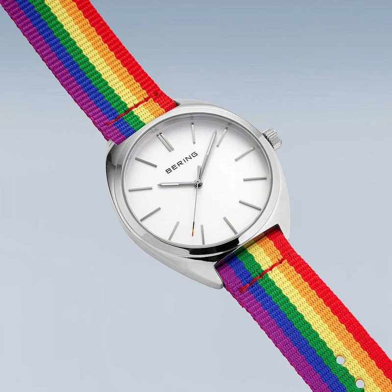 Bering Freedom 127220-40-000 Uhr • Kratzfestes Saphirglas • Feines Milanaise-Armband