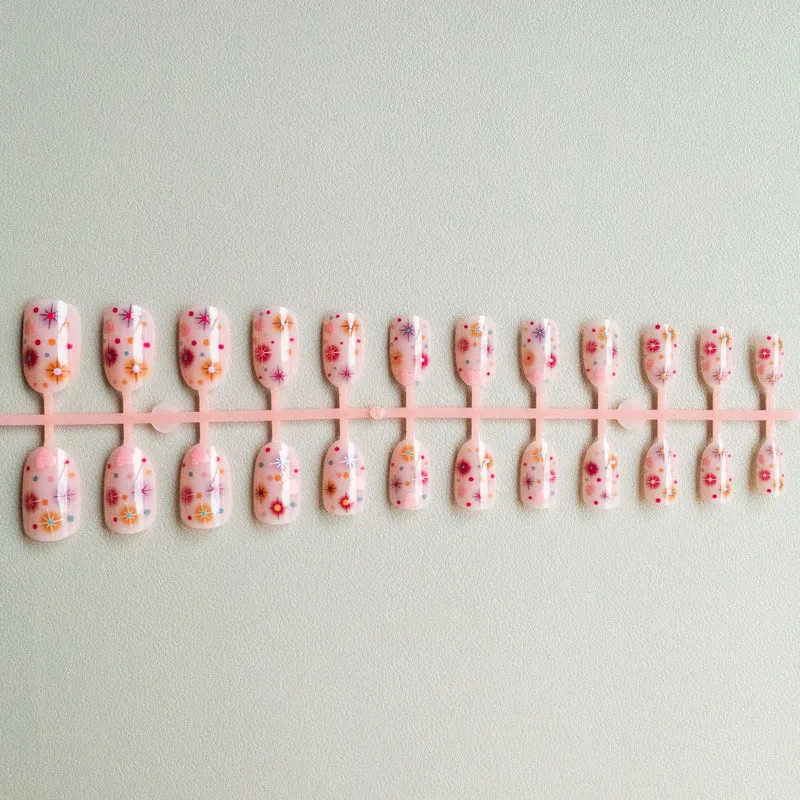 Verspielt Herz und Stern Nail Art