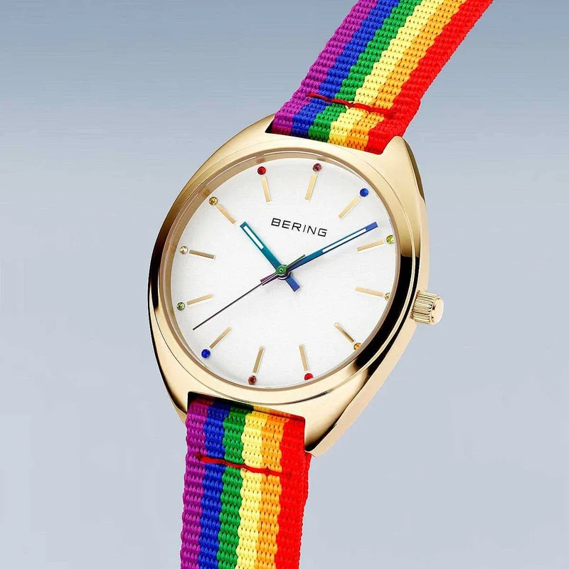 Bering 127220-36-334 Damenuhr • Kratzfestes Saphirglas • Feines Milanaise-Armband