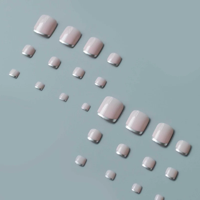 Stylisches Metallic French Tip Pediküre-Set