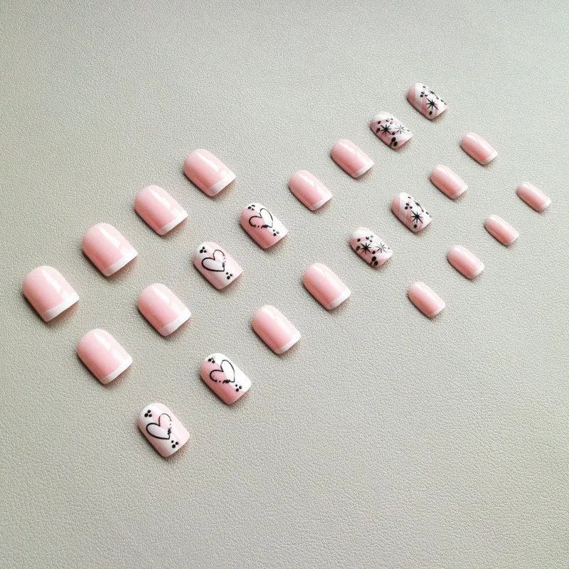 Stylisches Herz-Themen-Nageldesign