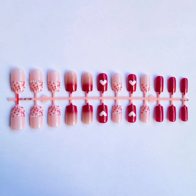 Stylisches Herz- und Ombre-Nagelkunst-Set