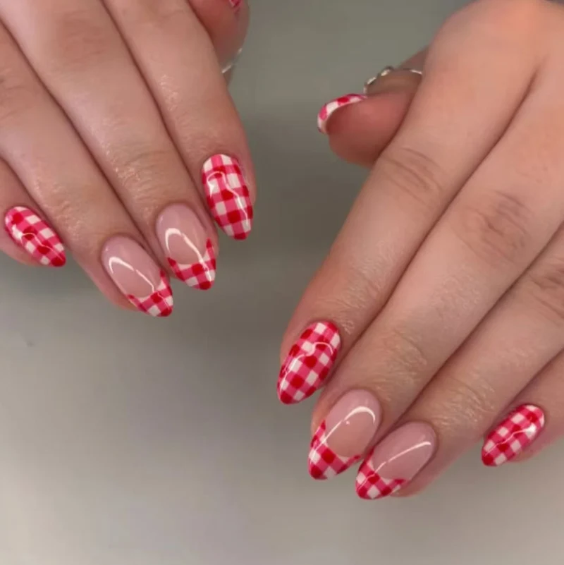 Stylisches Karomuster Nagelkunst