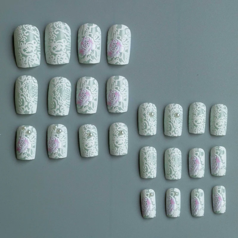 Aufwendige Blumen-Spitzen-Nagelkunst
