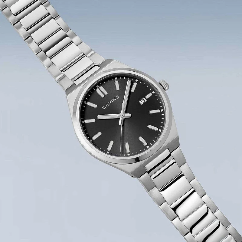 Bering Classic 17639-702 Herrenuhr • Kratzfestes Saphirglas • Flaches, dänisches Design