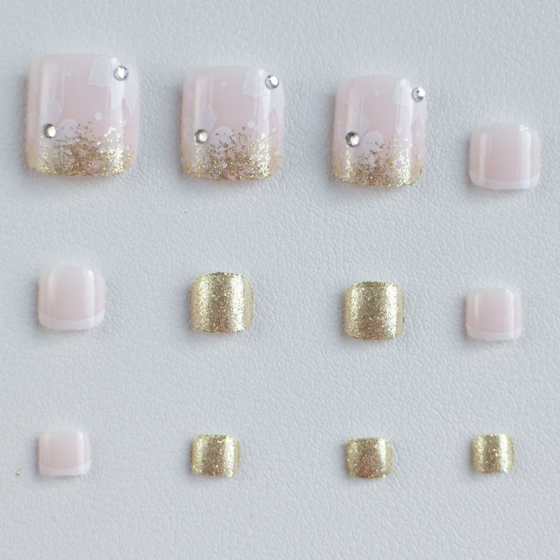 Elegante Blumengel-Nagelkunst