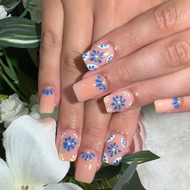 Florales Acryl-Nagelkunst-Design