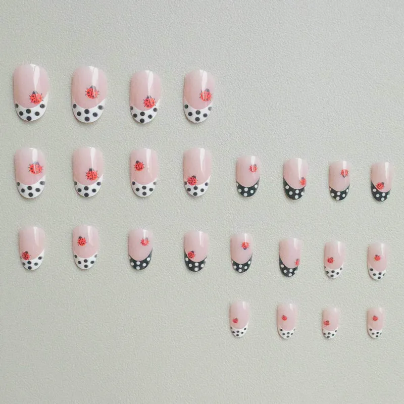 Kreatives Marienkäfer-Akzent-Nagelkunst-Set