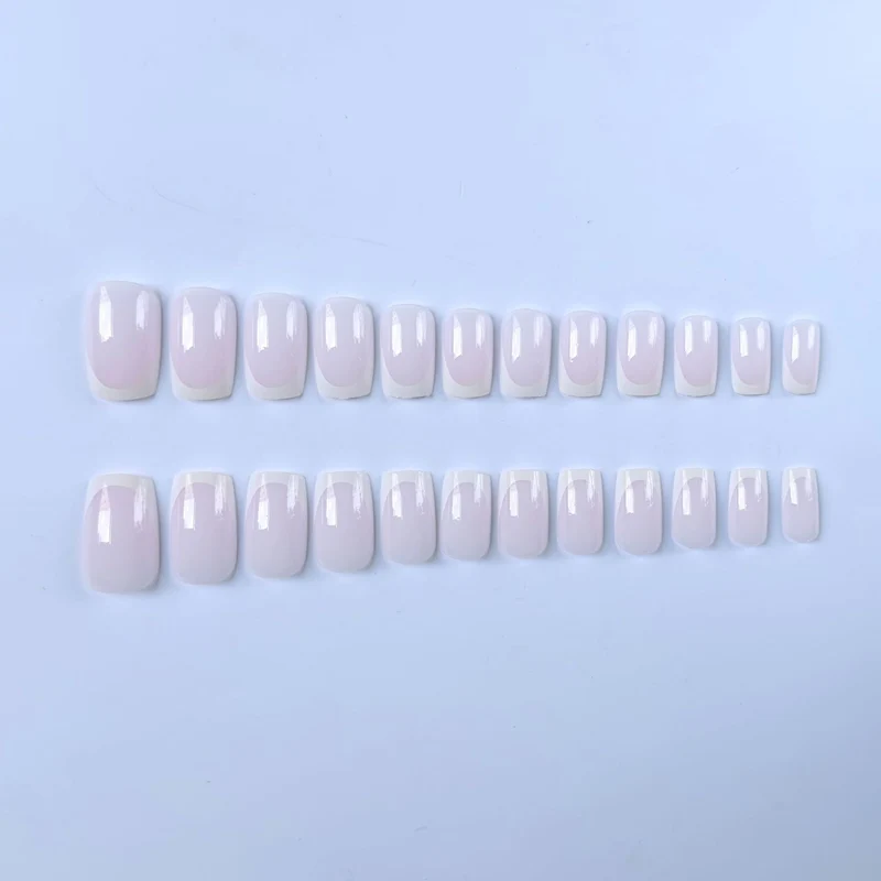 Elegantes French Tip Nagelkunstset 1790958182