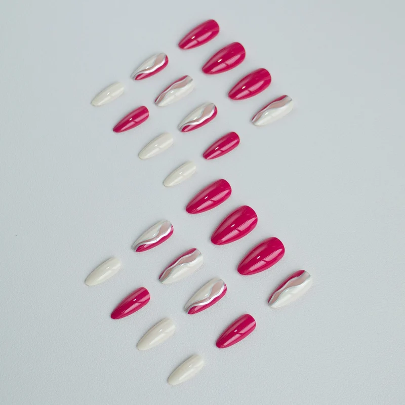 Künstlerisches Wellenmuster Nagelkunst