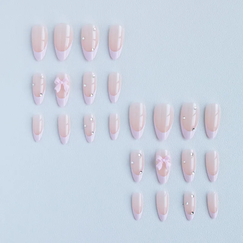 Elegante französische Spitzen-Nagelkunst