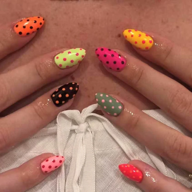 Künstlerisches Polka-Dot-Nagelkunst-Design-Kit