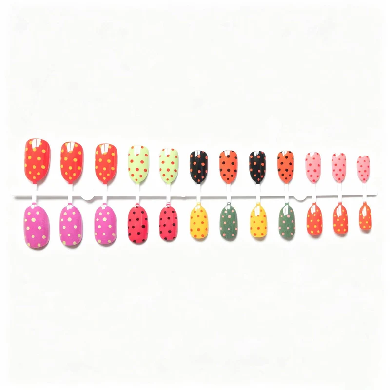 Künstlerisches Polka-Dot-Nagelkunst-Design-Kit