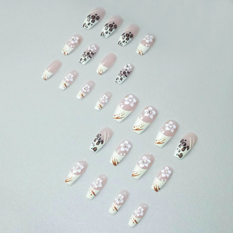 Künstlerisches Blumen- und Tiermotiv-Nagelkunst-Set