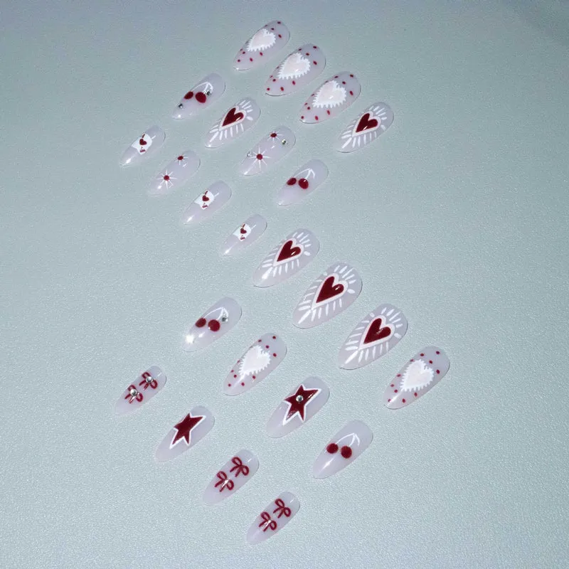 Künstlerisches Herz und Kirsche Nagelkunst