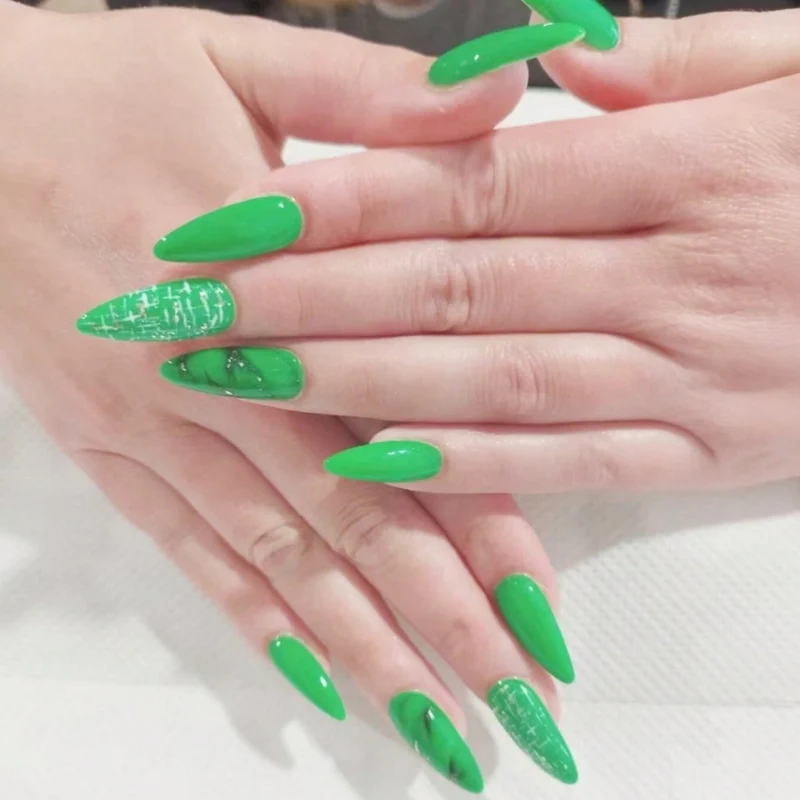 Künstlerisches grünes Stiletto-Nagelkunst-Set