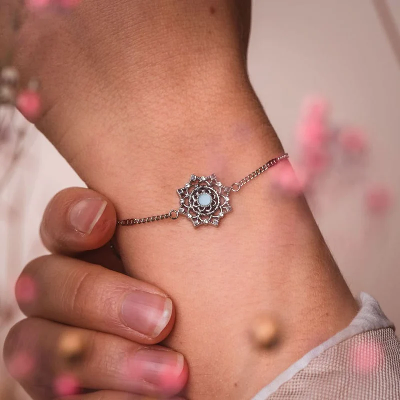 Aphonia Armband mit Schneeflocken Anhänger - Holzkern Modell: Jewelry