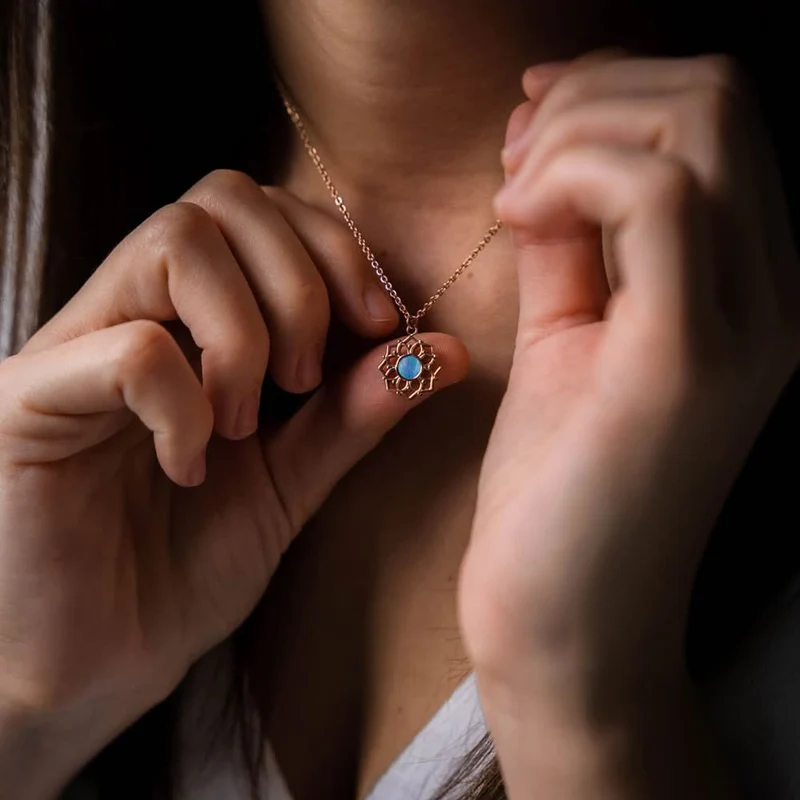 Halskette mit blauem Perlmutt Anhänger - Holzkern Modell: Jewelry