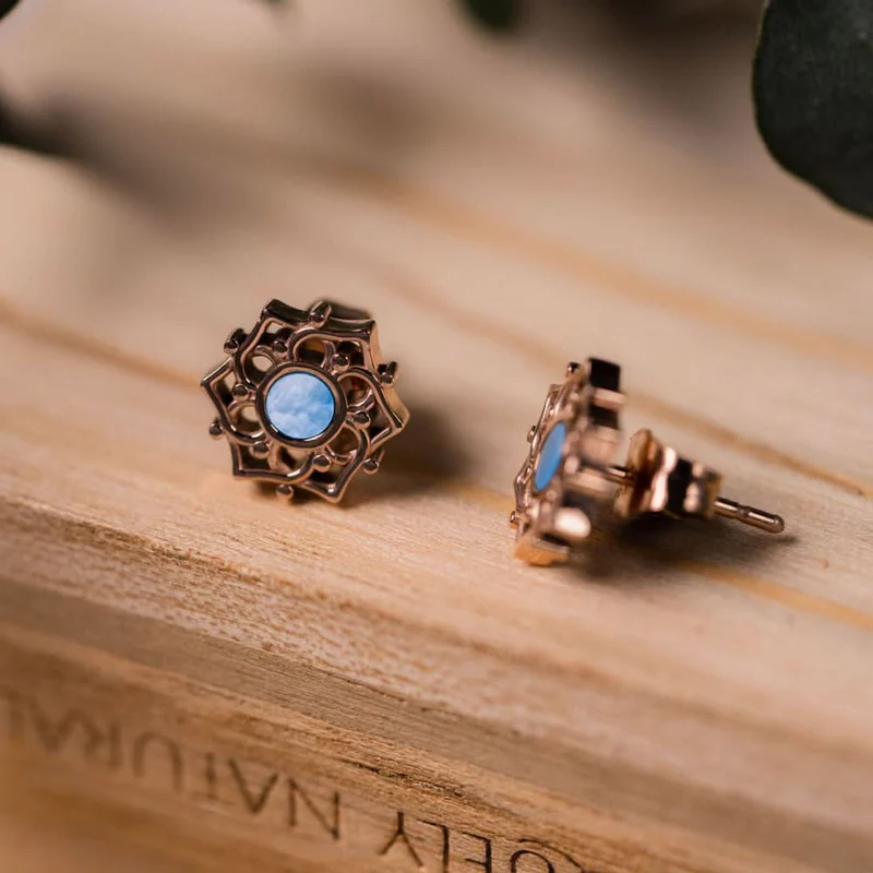 Composition Ohrringe mit blauem Perlmutt - Holzkern Modell: Jewelry